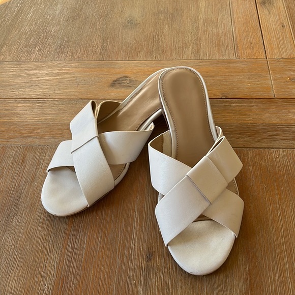 Aerosoles white bow sandals - Picture 2 of 11